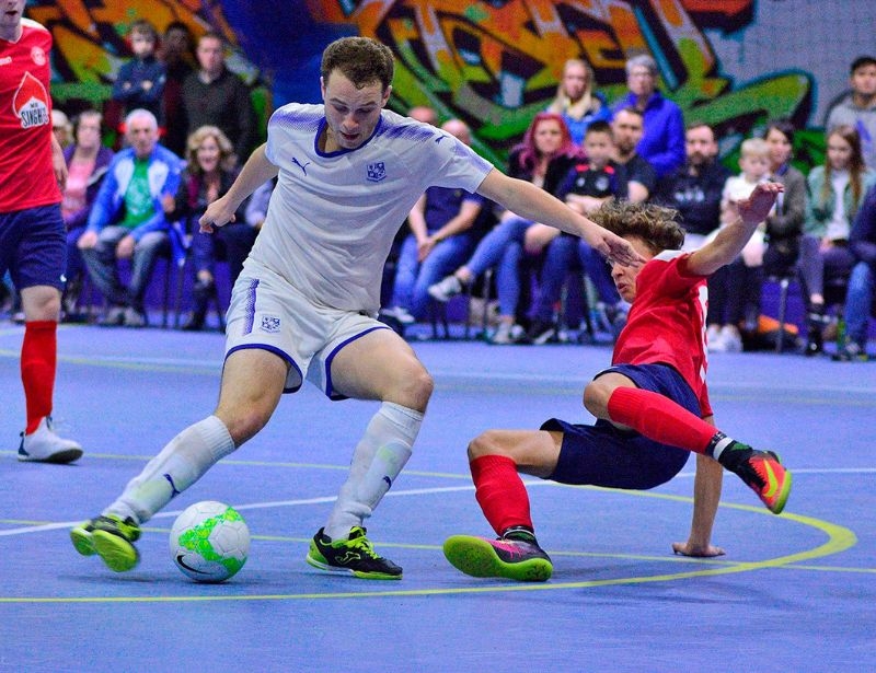 kinh nghiệm giúp bạn lựa chọn đôi giày futsal phù hợp